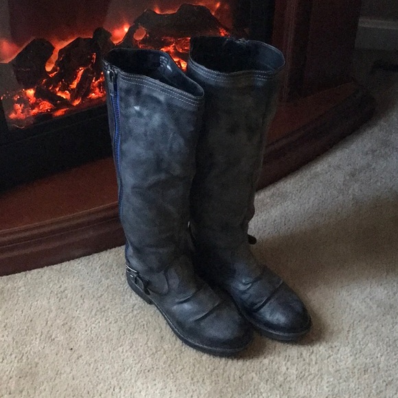 Grey boots - Picture 2 of 3